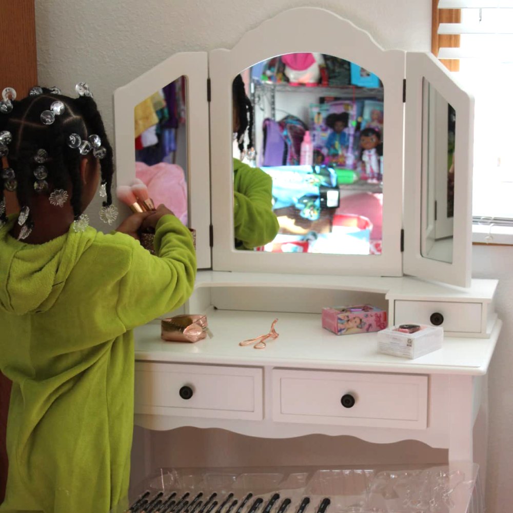 Wooden Vanity: image 5